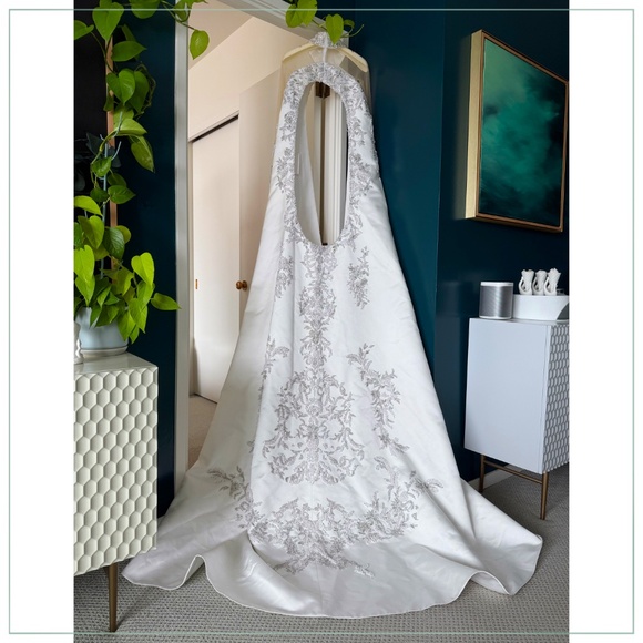 $30,500 Saiid Kobeisy Crystal Beaded Double Satin Runway Bridal Gown and Cape - Picture 13 of 16